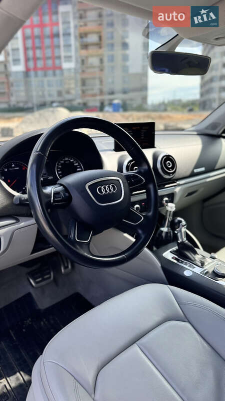 Седан Audi A3 2016 в Киеве