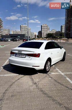 Седан Audi A3 2016 в 