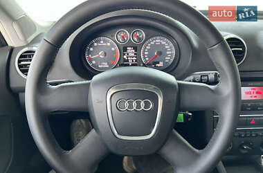 Хэтчбек Audi A3 2013 в 
