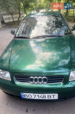 Хэтчбек Audi A3 1999 в 