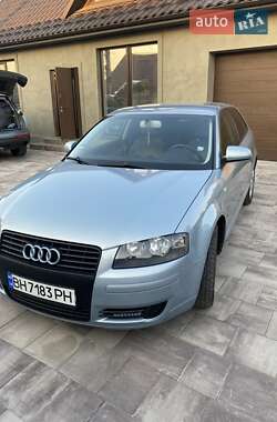 Хетчбек Audi A3 2003 в 