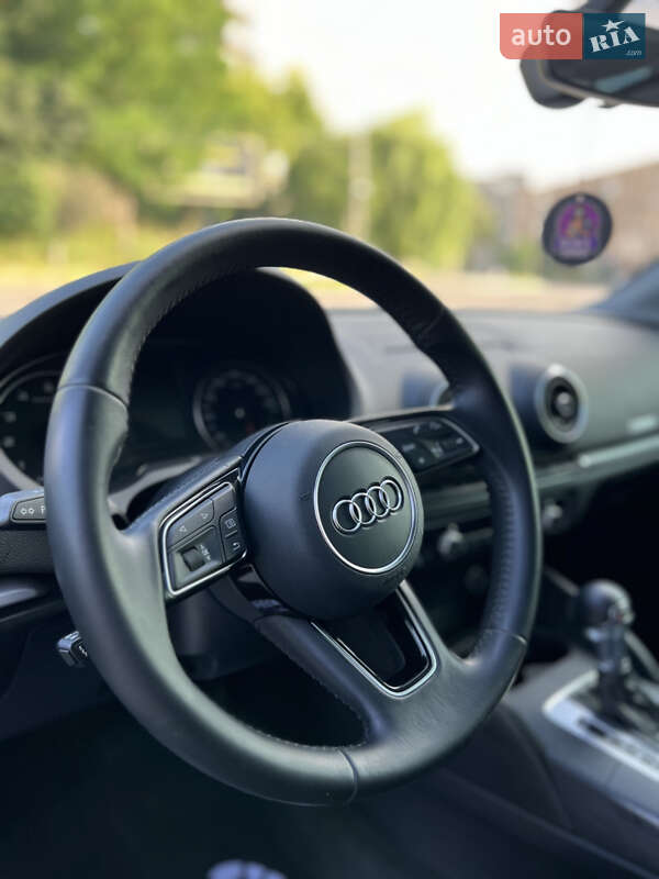 Седан Audi A3 2017 в Рівному