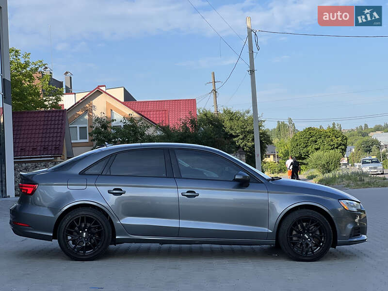 Седан Audi A3 2017 в Рівному