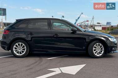 Хетчбек Audi A3 2016 в 