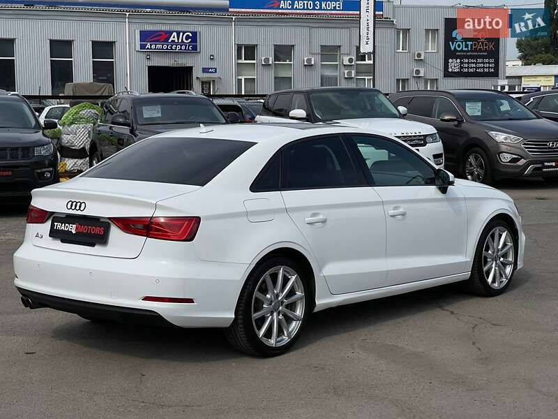 Седан Audi A3 2015 в Киеве