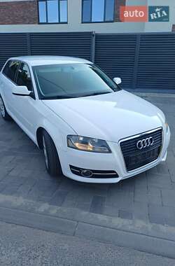 Хэтчбек Audi A3 2013 в 