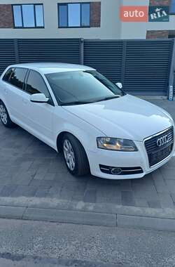 Хэтчбек Audi A3 2013 в 
