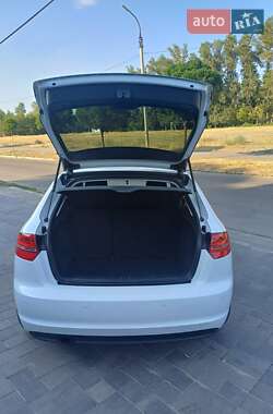 Хэтчбек Audi A3 2013 в 