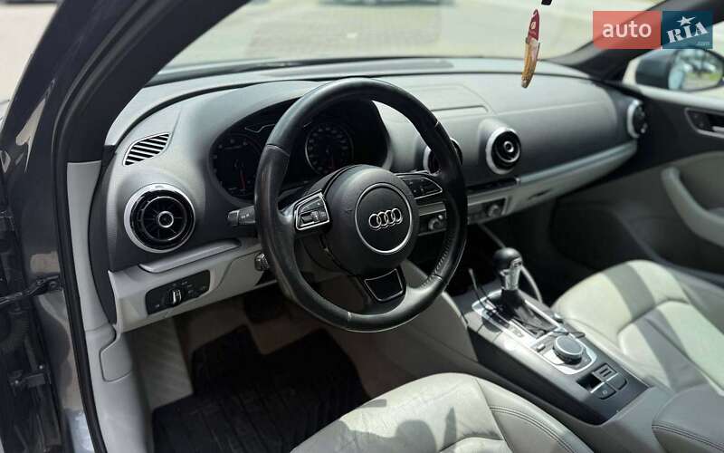Седан Audi A3 2015 в Чернівцях