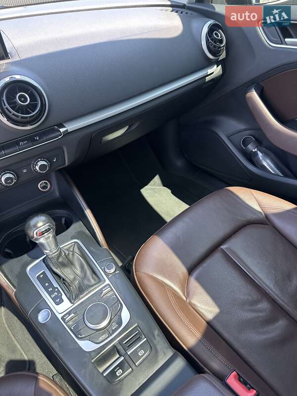 Седан Audi A3 2015 в Львові