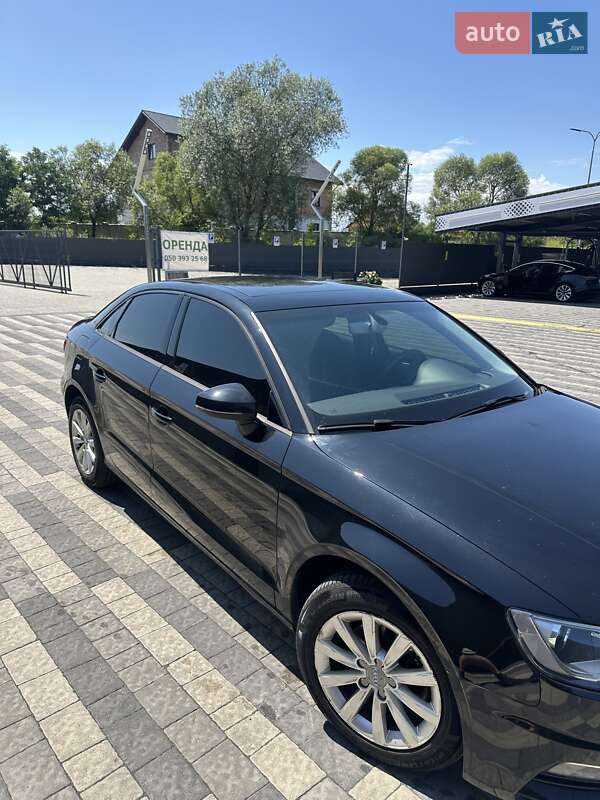 Седан Audi A3 2015 в Львові