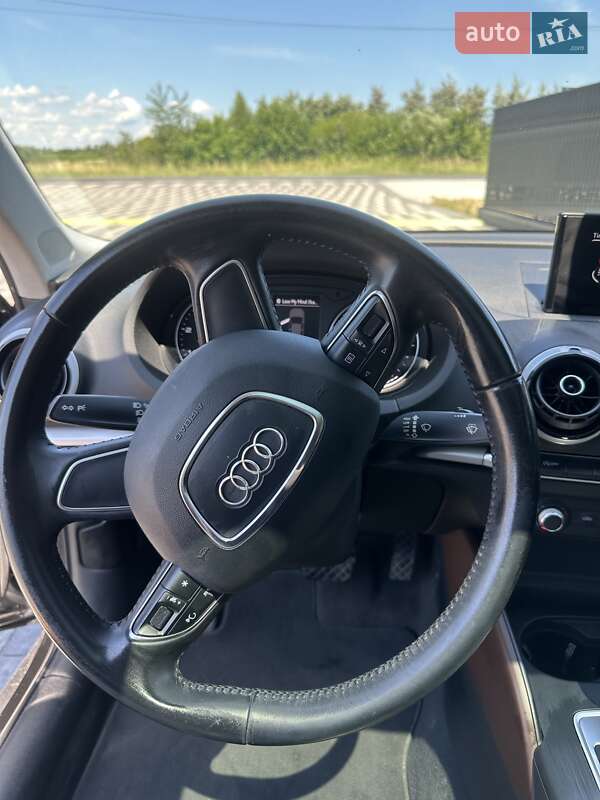 Седан Audi A3 2015 в Львові