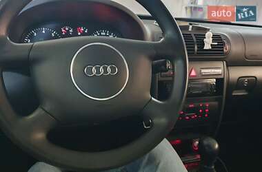 Хэтчбек Audi A3 2002 в 