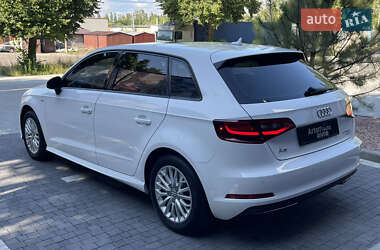 Хэтчбек Audi A3 2016 в 
