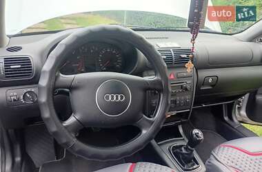 Хэтчбек Audi A3 2002 в 