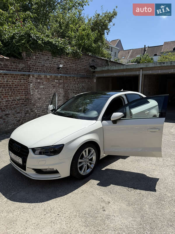 Седан Audi A3 2015 в Черновцах