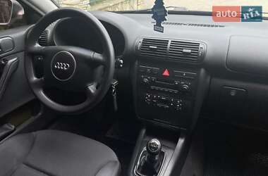 Хетчбек Audi A3 2002 в 