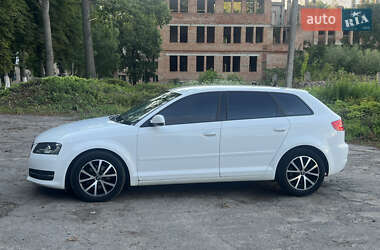 Хетчбек Audi A3 2010 в 