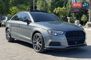 Седан Audi A3 2017 в Николаеве