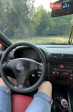 Хэтчбек Audi A3 1998 в 