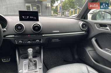 Хэтчбек Audi A3 2017 в 