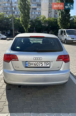 Хетчбек Audi A3 2004 в 