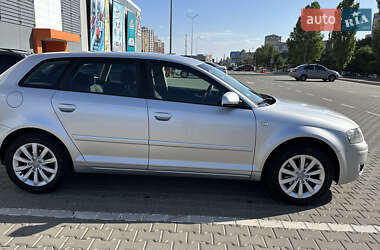 Хетчбек Audi A3 2004 в 