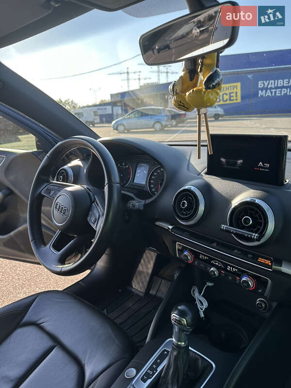 Седан Audi A3 2017 в Киеве