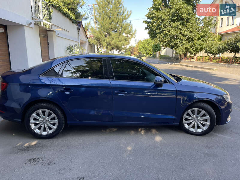 Седан Audi A3 2015 в Одессе
