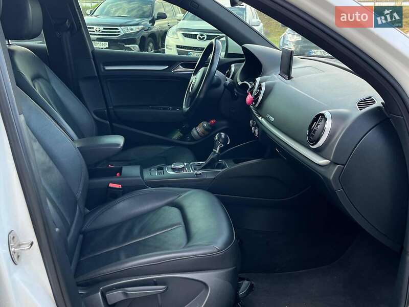 Седан Audi A3 2016 в Львові