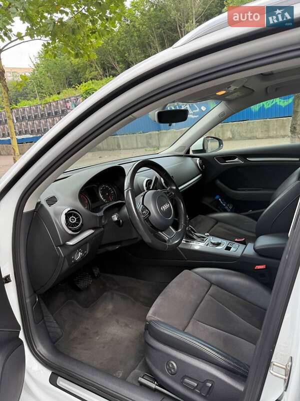Хэтчбек Audi A3 2016 в Киеве