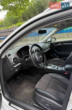 Хэтчбек Audi A3 2016 в 