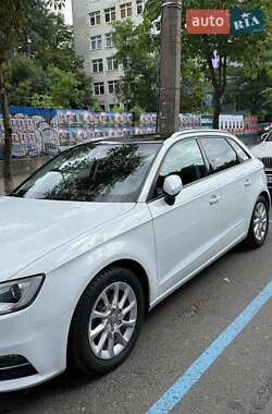 Хэтчбек Audi A3 2016 в 