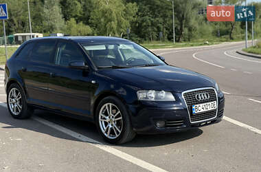 Хэтчбек Audi A3 2004 в 