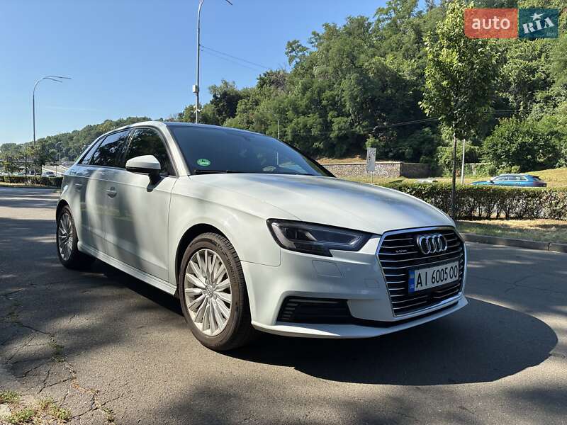 Хэтчбек Audi A3 2016 в Киеве
