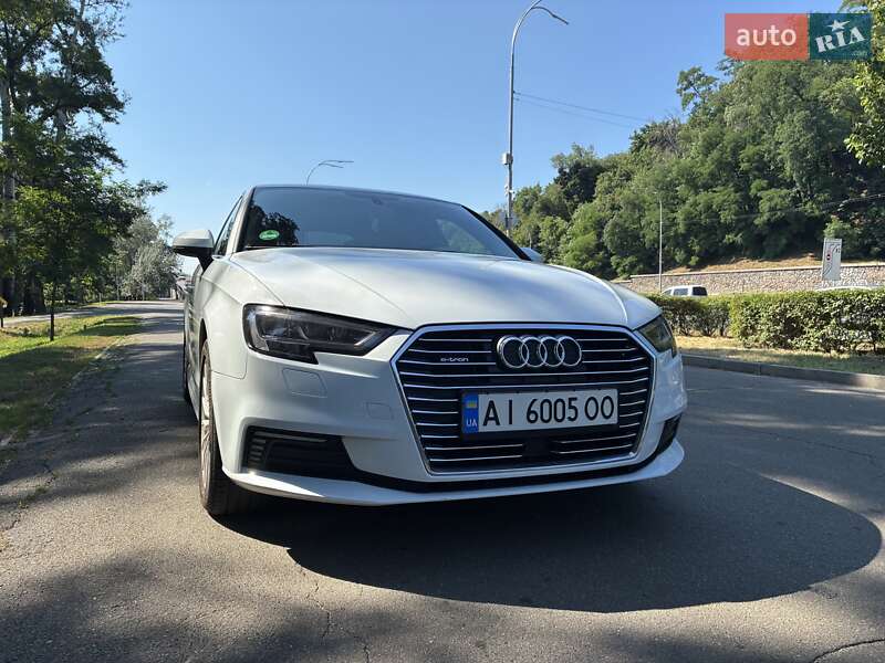 Хэтчбек Audi A3 2016 в Киеве