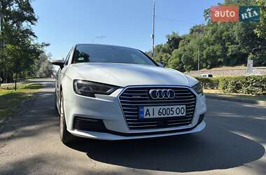 Хэтчбек Audi A3 2016 в 
