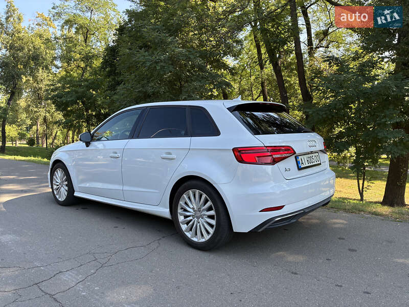 Хэтчбек Audi A3 2016 в Киеве