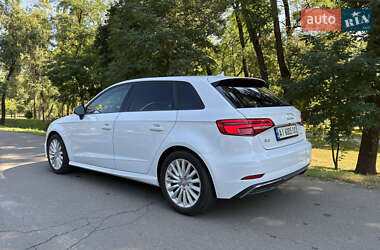 Хэтчбек Audi A3 2016 в 