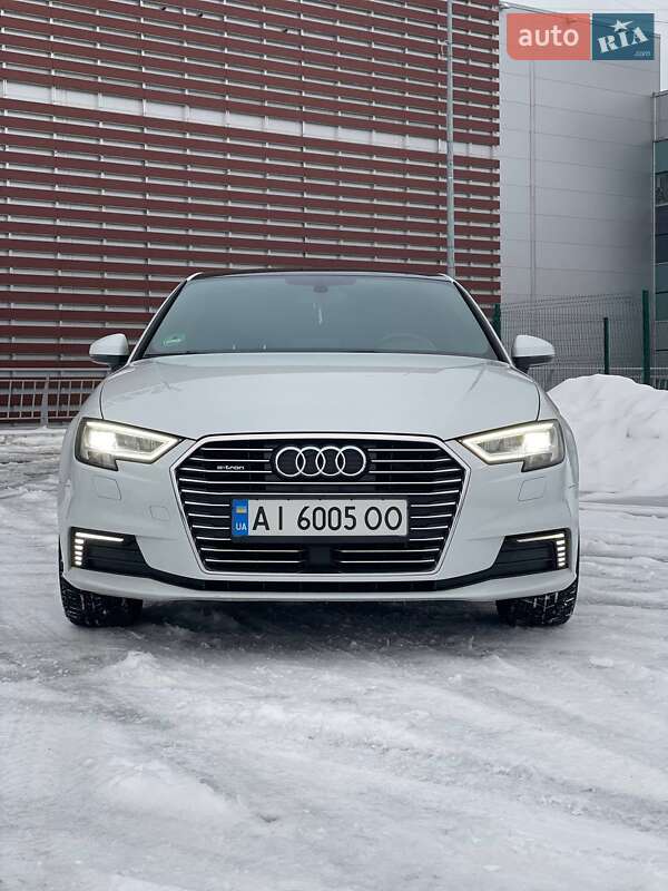 Хэтчбек Audi A3 2016 в Киеве