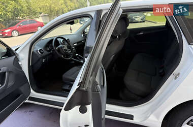 Хэтчбек Audi A3 2013 в 
