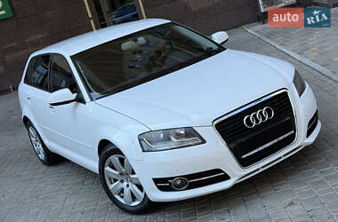 Хэтчбек Audi A3 2013 в 