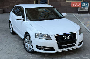 Хэтчбек Audi A3 2013 в 