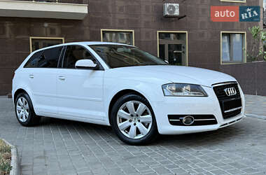 Хэтчбек Audi A3 2013 в 