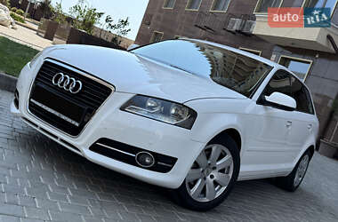 Хэтчбек Audi A3 2013 в 