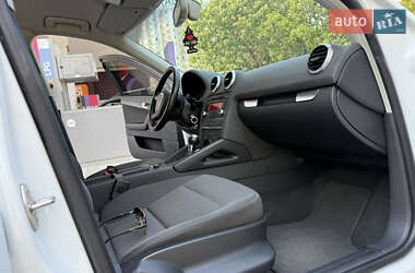 Хэтчбек Audi A3 2013 в 
