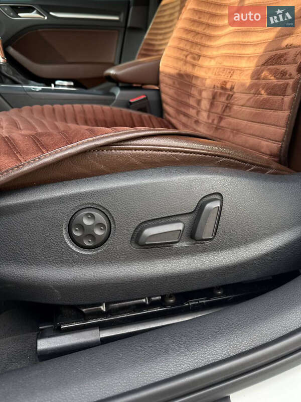 Седан Audi A3 2018 в Киеве