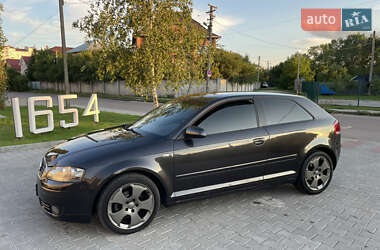 Хэтчбек Audi A3 2004 в 