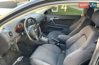 Хэтчбек Audi A3 2004 в 