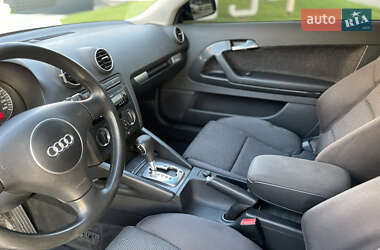 Хэтчбек Audi A3 2004 в 